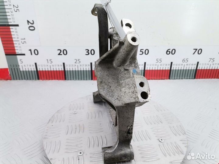 Кронштейн для Nissan Almera N16