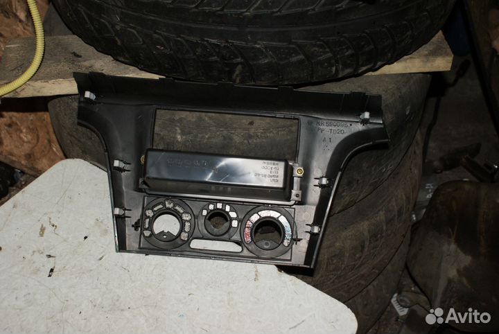 Рамка магнитолы Mitsubishi Outlander CU MR590095