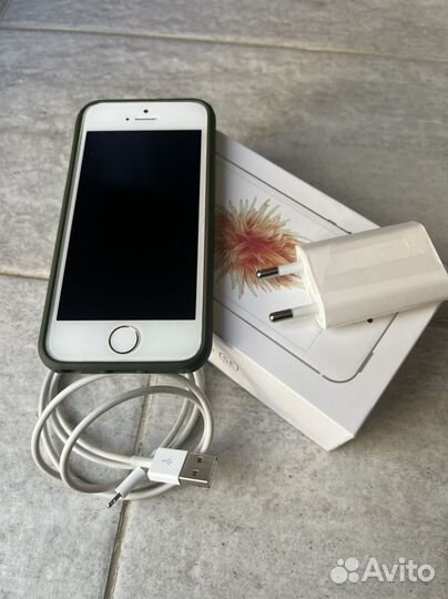 iPhone SE, 64 ГБ