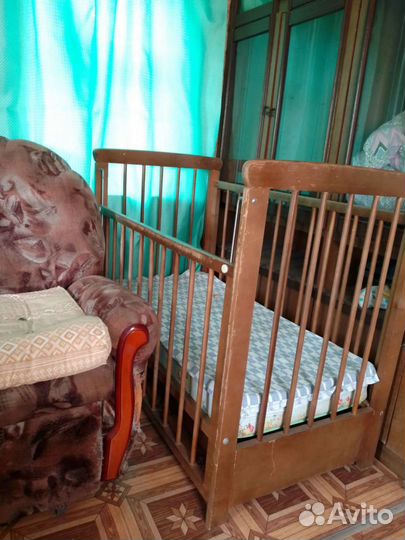 Детская кроватка с ящиком и матрасом