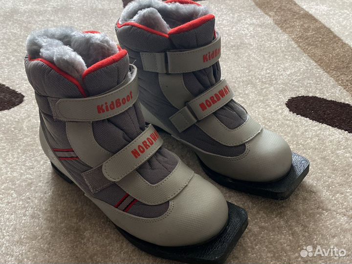 Лыжные ботинки