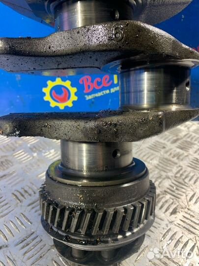 Коленвал двигателя 4HK1 Isuzu Nqr 75