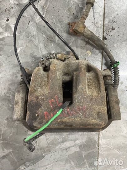 Суппорт тормозной передний левый Land Rover