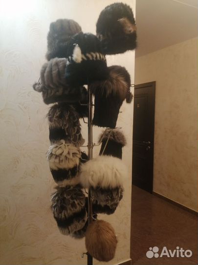 Женские меховые шапки