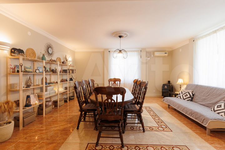 Дом 400 м² на участке 5 сот.