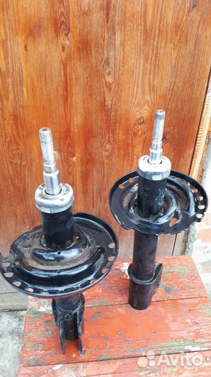 Продам одну Стойки на Логана2