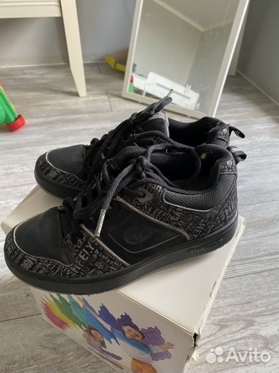 Кроссовки на колесах heelys
