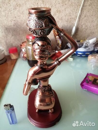 Бронзовая статуэтка девушка африканка с кувшинами