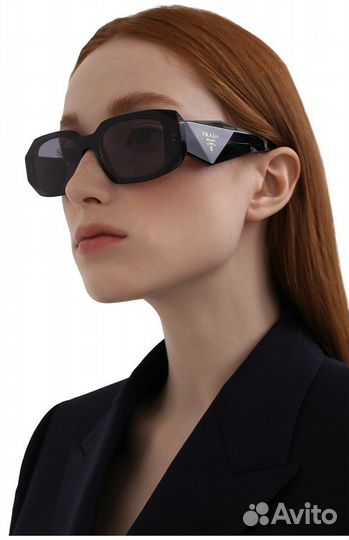 Солнцезащитные очки Prada с белой оправой