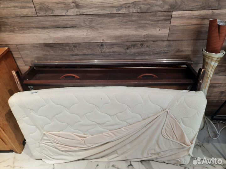 Детская кроватка с матрасом и ящиком