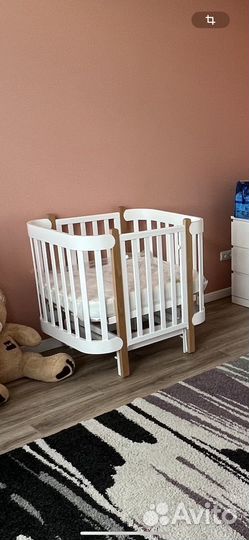 Детская кроватка 2 в 1 с маятником happy baby