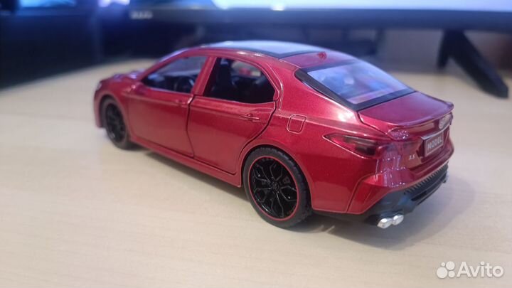Toyota Camry 1:24