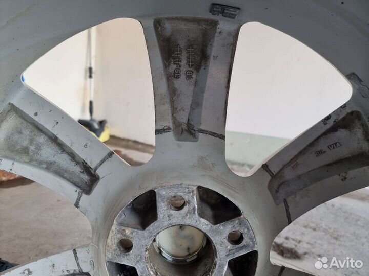 Диск литой R21