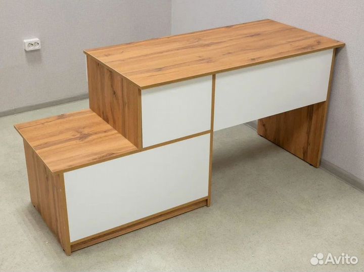 Стол компьютерный