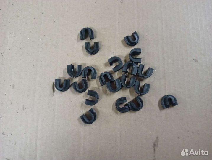 Клипсы защёлки решетки радиатора Transporter T4