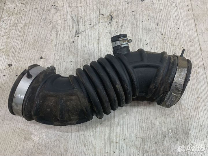 Патрубок воздушного фильтра Nissan tiida