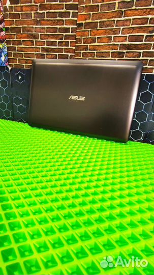 Мини ноутбук i3. Металличекий корпус