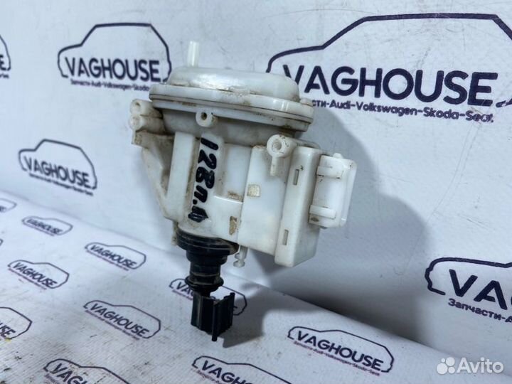 Активатор замка двери передний правый Volkswagen