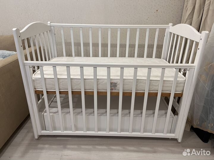 Детская кровать с матрасом и наматрасником