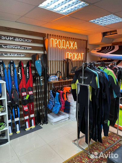 Гидрокостюмы разные