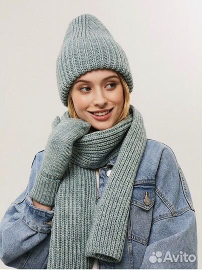 Шапка с шарфом и варежками