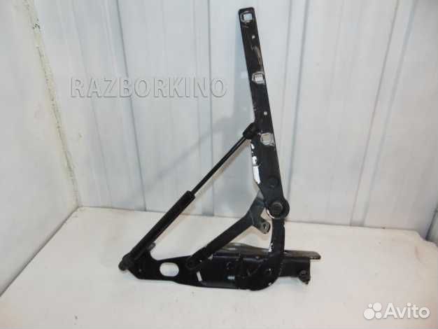 Петля капота правая