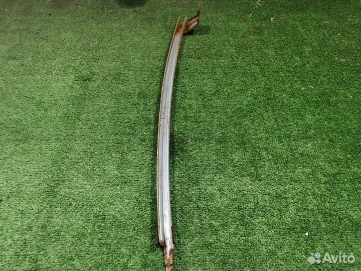 Направляющая стекла передняя правая Nissan Micra