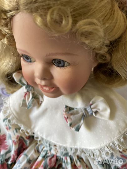 Кукла коллекционная фарфоровая