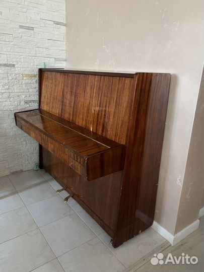 Фортепиано «Волжанка»