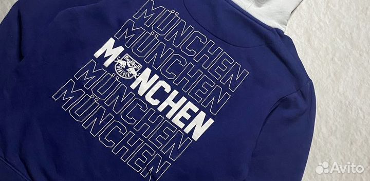 Худи Red Bull München с большим логотипом на спине