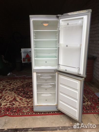 Холодильник Samsung