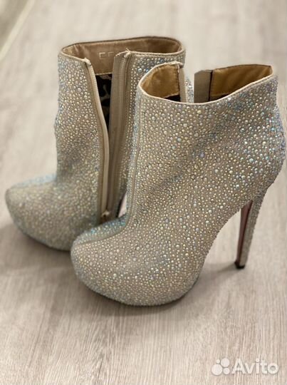 Ботинки со стразами