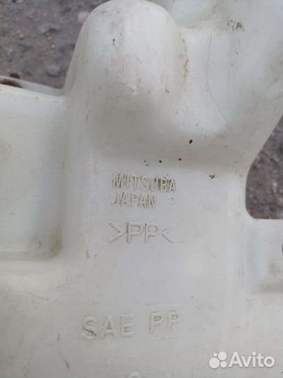 Mitsubishi Space Wagon 3 бачок омывателя