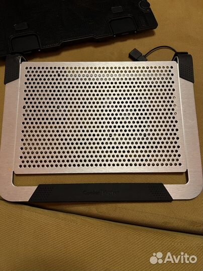 Подставка с охлаждением