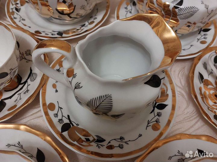 Фарфоровый чайный сервиз