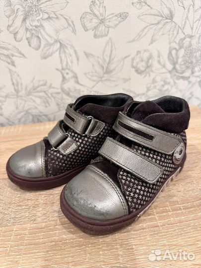 Шапка и ботинки