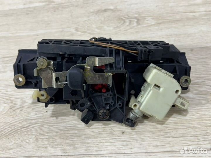 Ручка открывания багажника Audi A6 седан AEB 1998