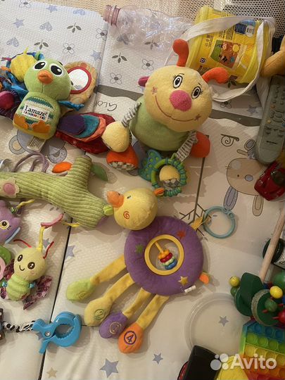 Навесные игрушки на коляску и кроватку