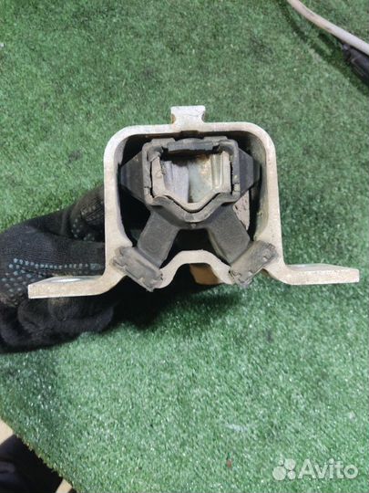 Опора двигателя правая LADA Largus Cross