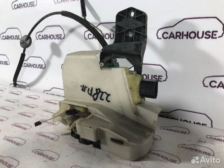 Замок двери передний правый Volkswagen Passat B5+