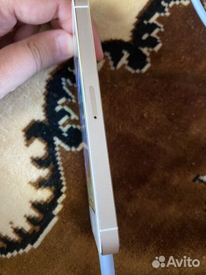 Телефон iPhone 5s
