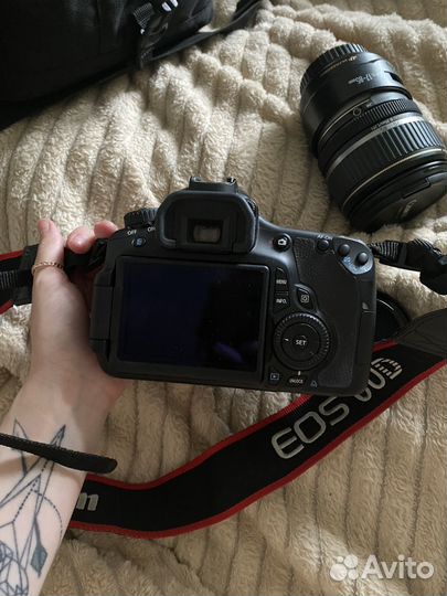 Зеркальный фотоаппарат Canon 60d