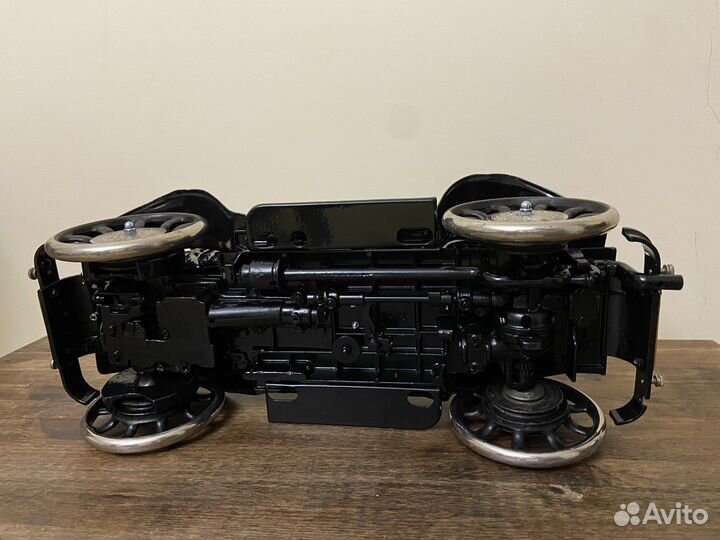 Автомобиль из швейных машин