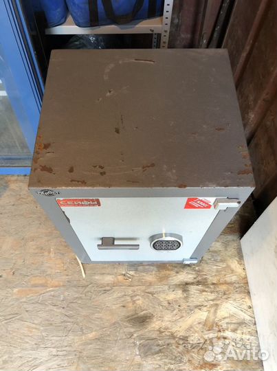 Сейф металлический репост 1 класс