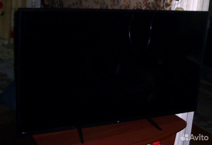 Телевизор Dexp U43H8000E (битая матрица) без п.д.у