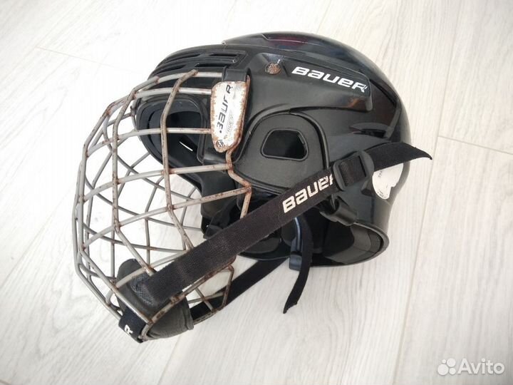 Хоккейный шлем