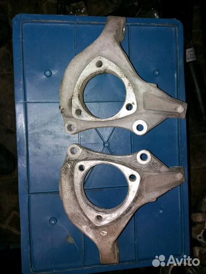 Кулак передний 25944109 шевроле каптива Антара