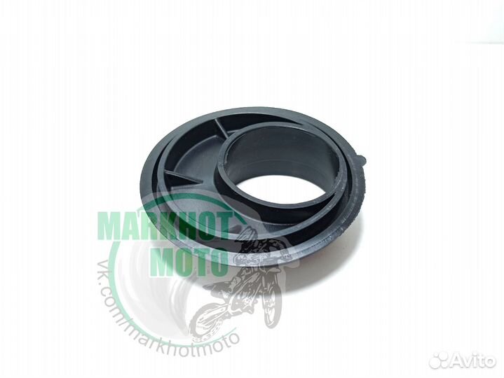 Патрубок со стороны воздушного фильтра