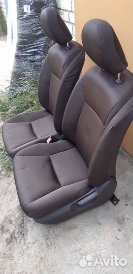 Сиденья с Лексусa HS250H