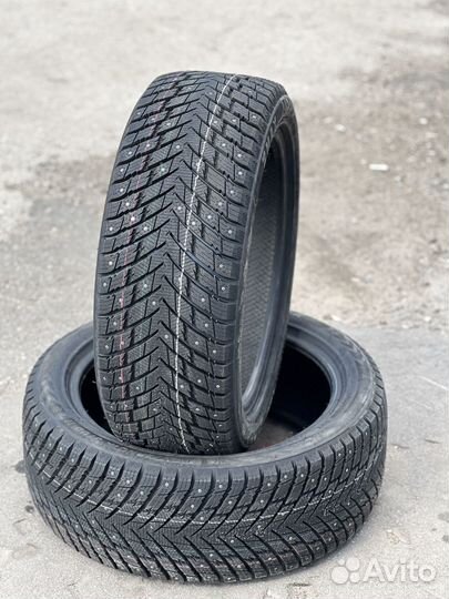 Zmax Winternova Stud II 215/45 R17 98T